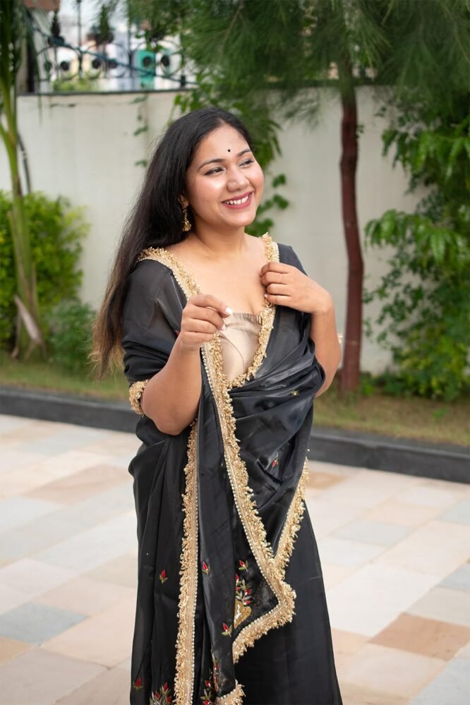 MESCHE Women's Jimmy Organza Saree with Diamond & Resham Buddha Embroidery With Unstiched Blouse Piece. - Image 6