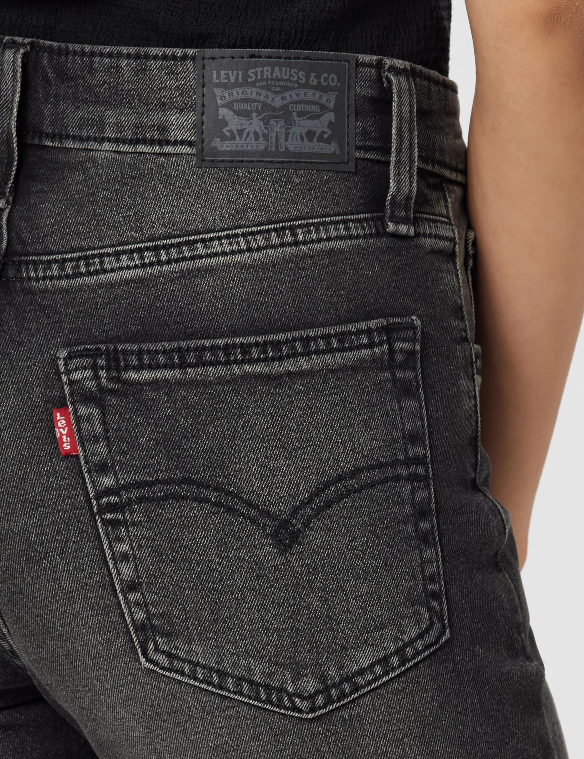 Levi's Women's Fitted Ankle (001UG-0008_Black - Image 3